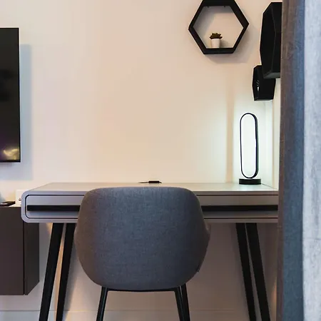 Apartmán Metropolis Retreat With Balcony And Parking