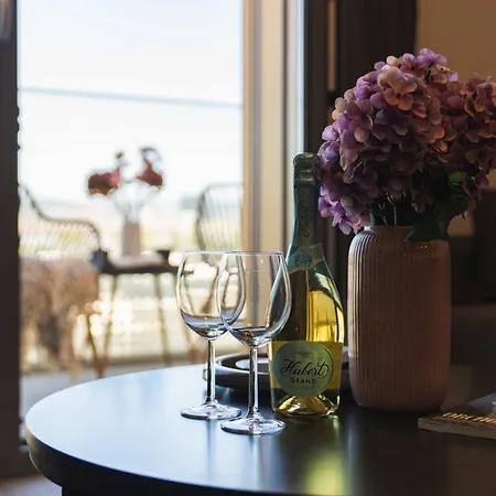 Metropolis Retreat With Balcony And Parking * Bratislava