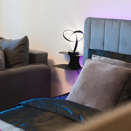 Metropolis Retreat With Balcony And Parking Apartmán