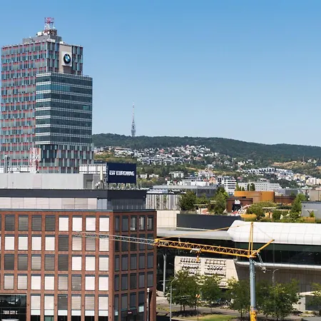 Metropolis Retreat With Balcony And Parking Bratislava