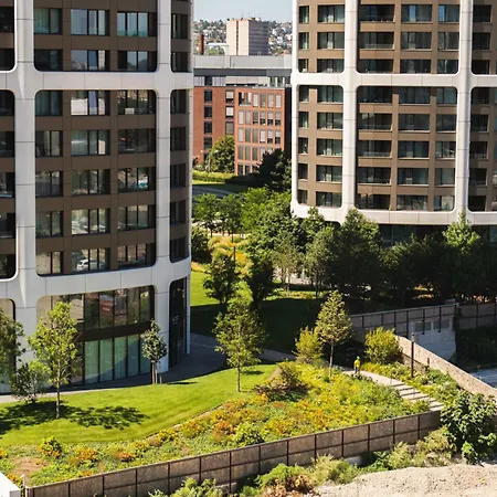 Apartmán Metropolis Retreat With Balcony And Parking Bratislava
