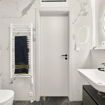 Apartmán Metropolis Retreat With Balcony And Parking *
