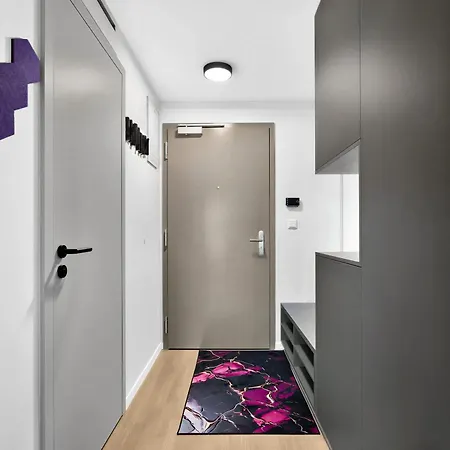 Apartmán Metropolis Retreat With Balcony And Parking
