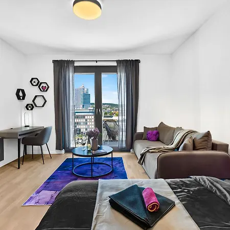 Metropolis Retreat With Balcony And Parking Apartmán