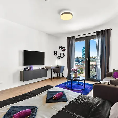 Apartmán Metropolis Retreat With Balcony And Parking