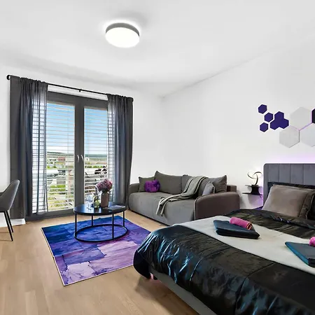 Metropolis Retreat With Balcony And Parking Bratislava