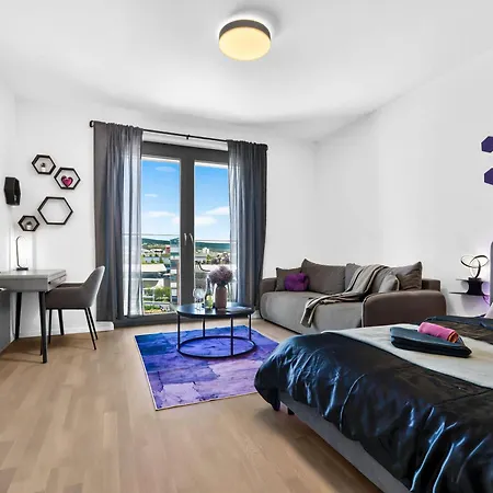 Metropolis Retreat With Balcony And Parking * Bratislava