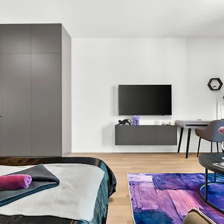 Metropolis Retreat With Balcony And Parking Apartmán
